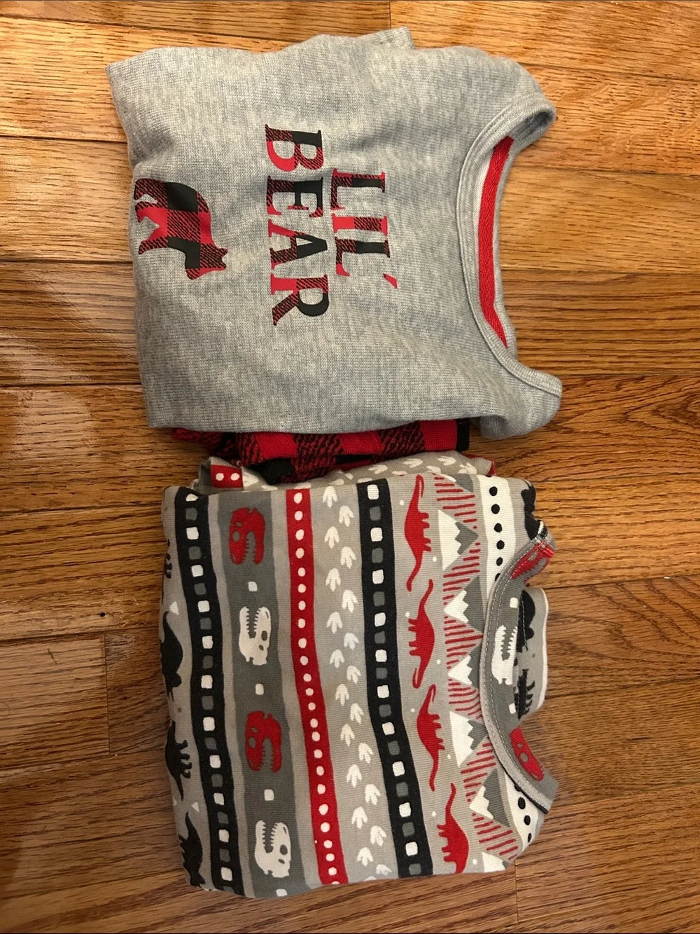 Set of Holiday Pajamas set-4T